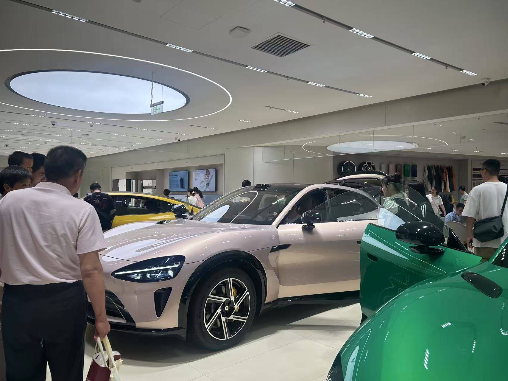 日本J2联赛_小米YU7上市72小时:“锁单+1”刷屏工作群日本J2联赛,提车时间最长超一年,雷军直面“产能挑战”?