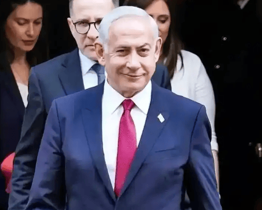 皇冠信用网在线开户_毫无征兆！导弹深夜发射皇冠信用网在线开户，以色列被炸，以总理摊上事，或被判10年？