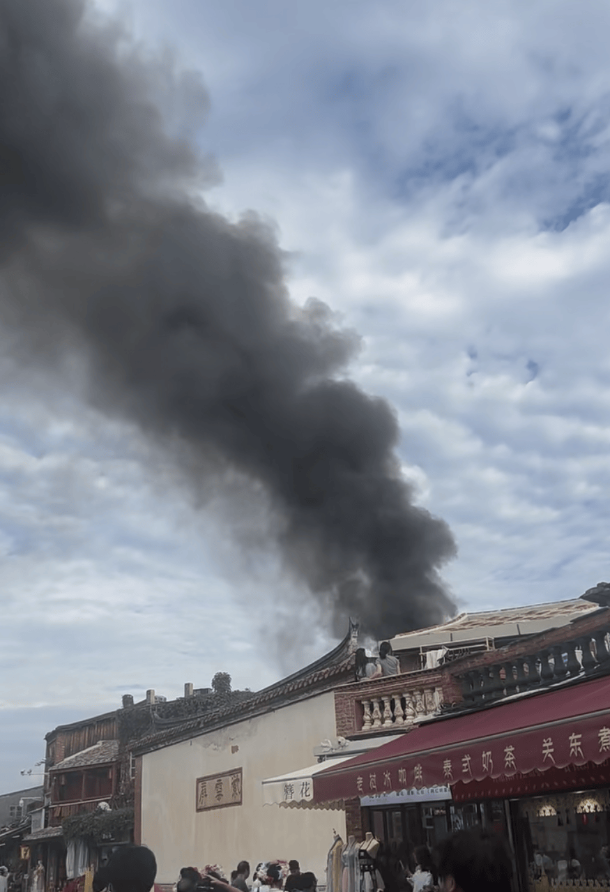 皇冠信用网
_福建泉州西街突发火灾皇冠信用网
，现场黑烟滚滚！当地消防回应：火已扑灭，无人员伤亡