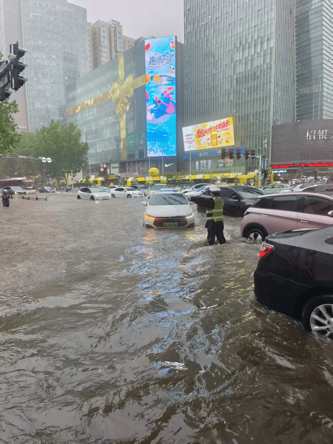 皇冠信用网登2代理
_郑州：全市停产、停业、停课、停运