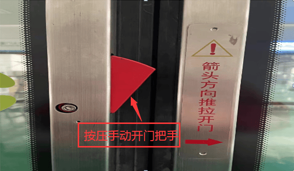 皇冠体育App下载
_事发上海地铁!女子蹲坐车厢被摔倒男子压骨折皇冠体育App下载
,十级伤残!